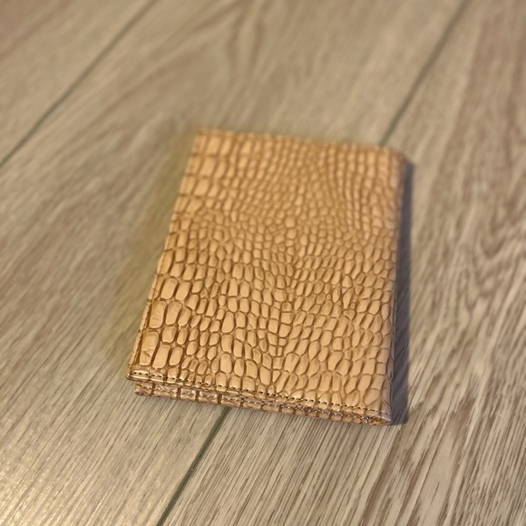 Posh show.  Liz Claiborne bi fold ladies wallet​ - Picture 2 of 9